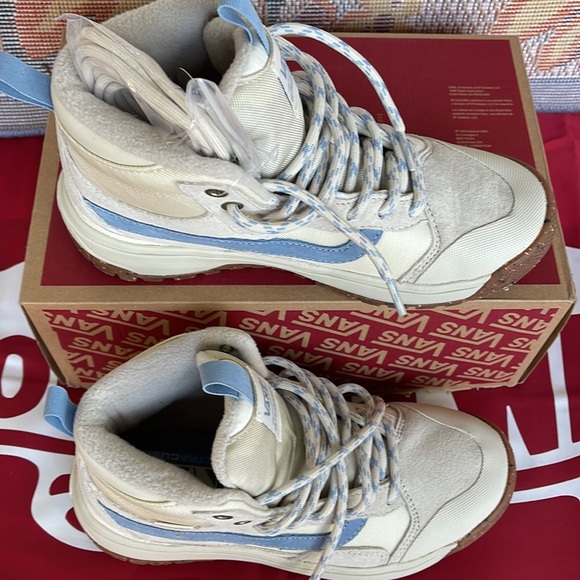 Vans Ultrarange Exo
Vintage White/Blue Stripe
VNOA5KS570U
WMNS Boots - Sneakers - Picture 3 of 16